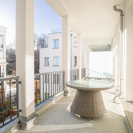 First Wolke 7 Daire *